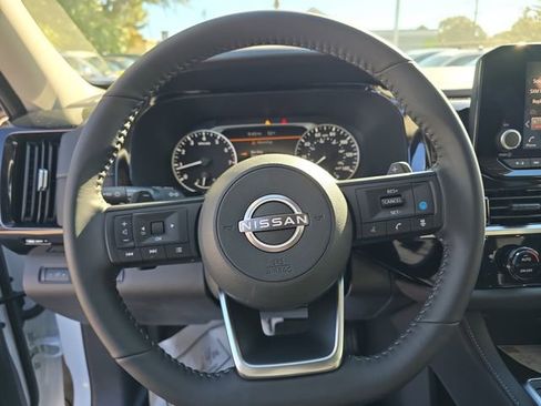 New 2025 Nissan Pathfinder SV image 16