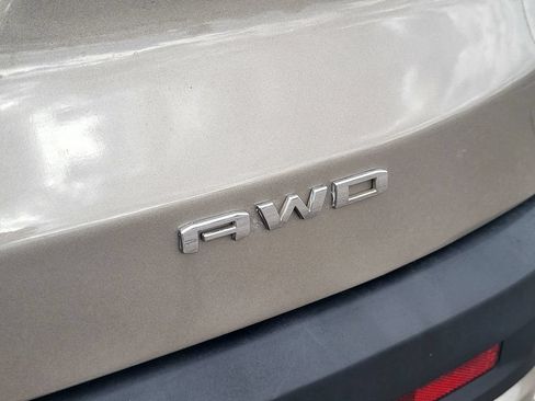Used 2023 GMC Acadia SLT AWD/4WD image 9