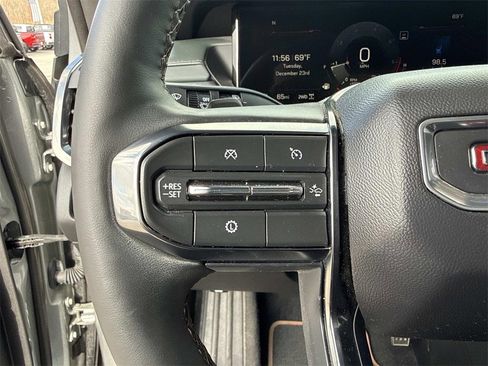 Used 2024 GMC Acadia AT4 w/ Luxury Package image 17