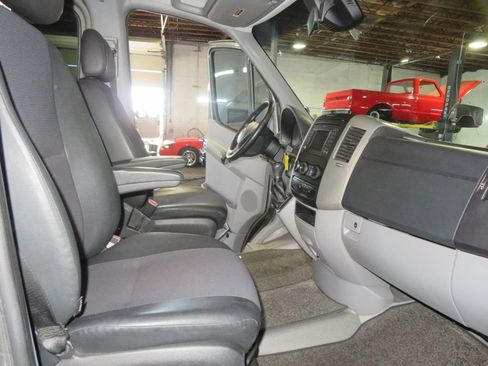 Used 2016 Mercedes-Benz Sprinter 2500 image 25