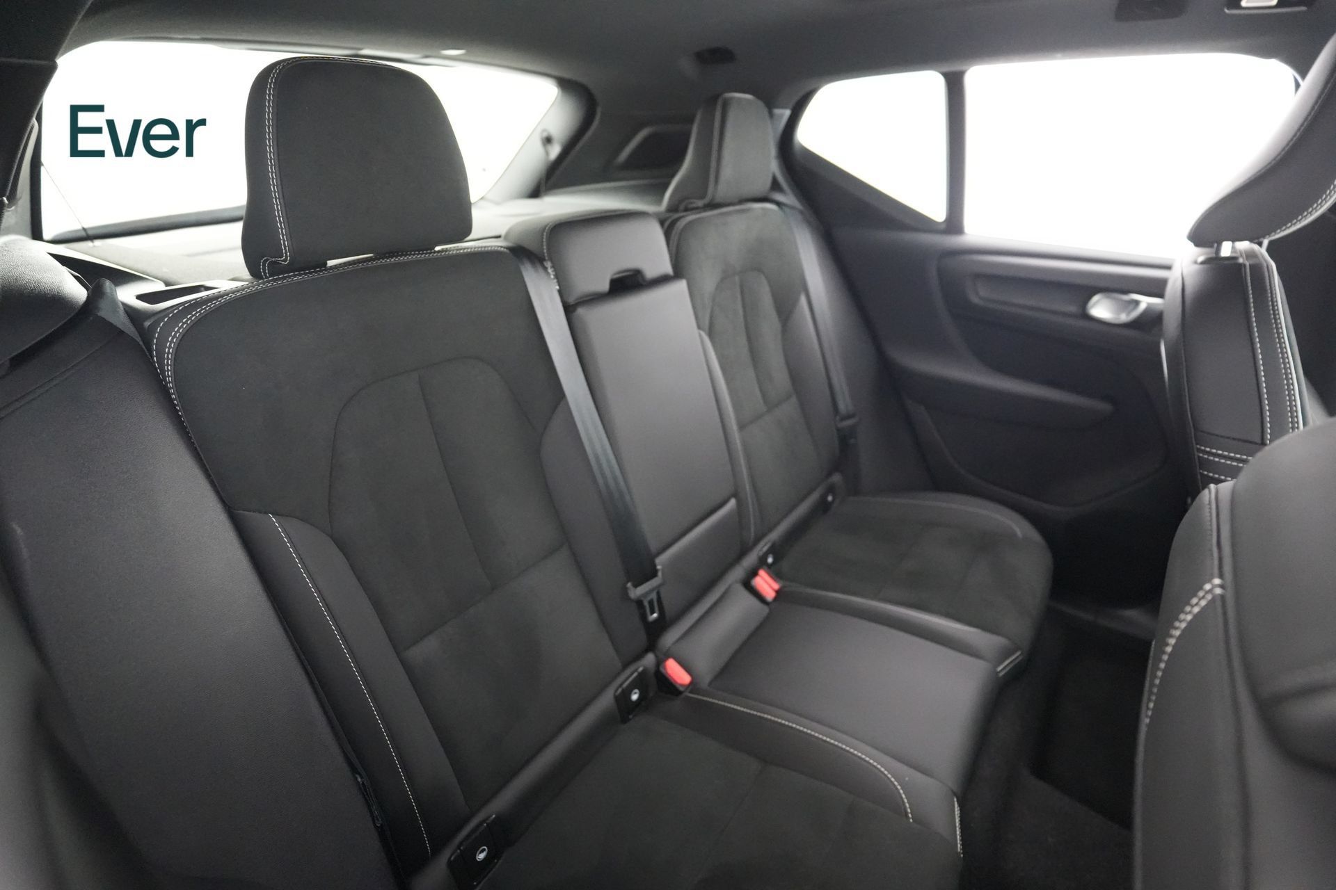 Used 2023 Volvo XC40 Recharge Ultimate AWD/4WD image 5
