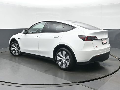 Used 2022 Tesla Model Y Long Range AWD/4WD image 5