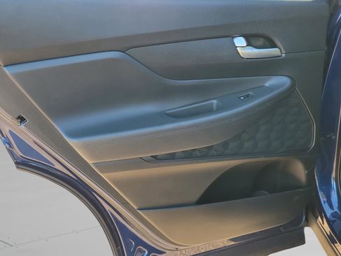 Used 2019 Hyundai Santa Fe SE image 9