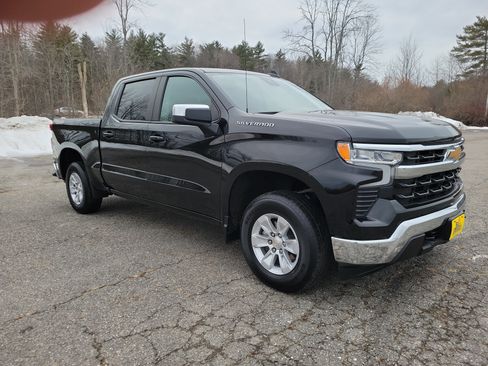 Used 2025 Chevrolet Silverado 1500 LT image 3