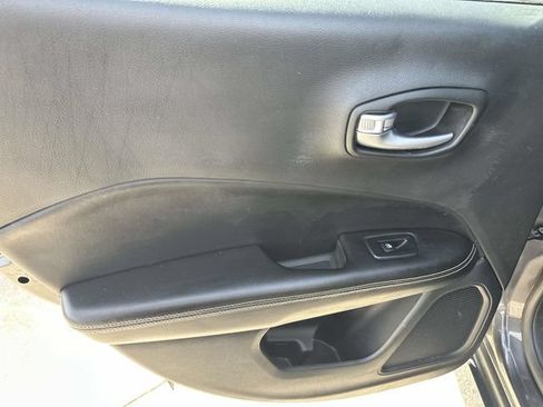 Used 2021 Jeep Compass Latitude AWD/4WD image 11