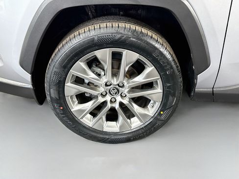 Used 2019 Toyota RAV4 XLE Premium FWD image 38