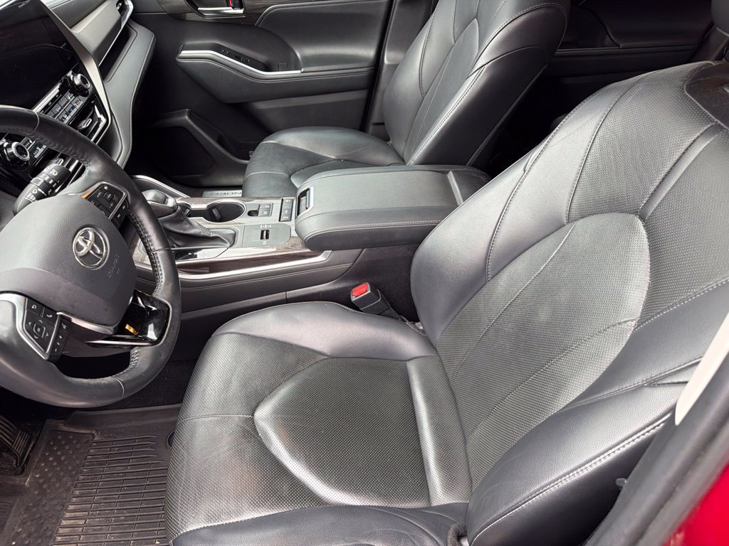 Used 2021 Toyota Highlander Limited FWD image 20