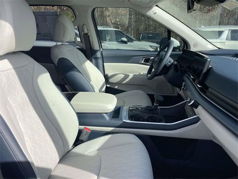 New 2026 Kia Carnival EX image 14