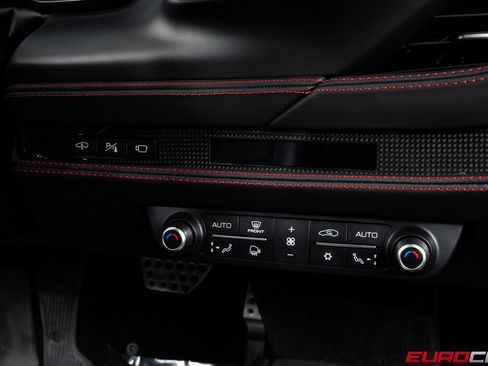 Used 2021 Ferrari F8 Tributo image 35