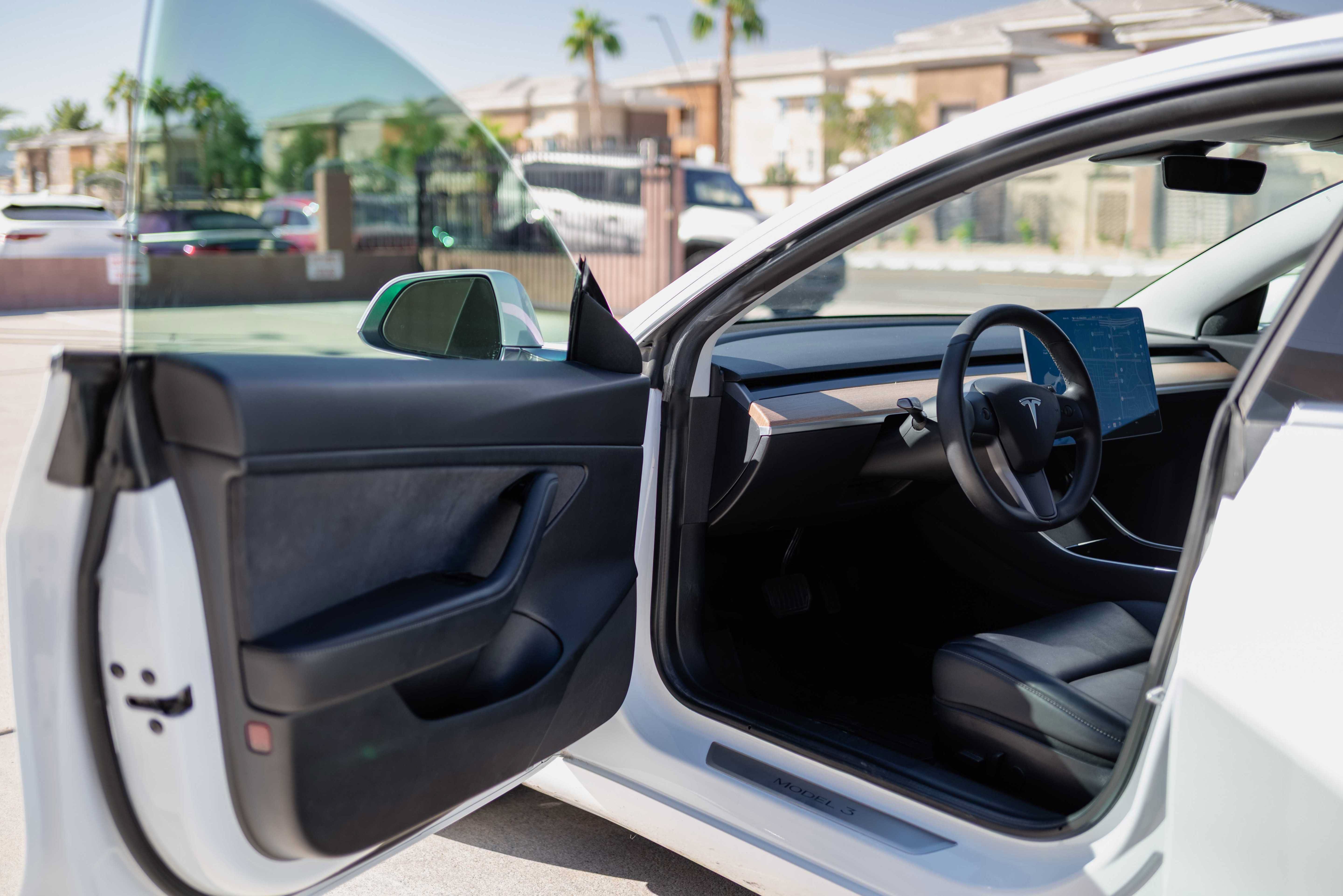 Used 2020 Tesla Model 3 Standard Range Plus RWD image 5