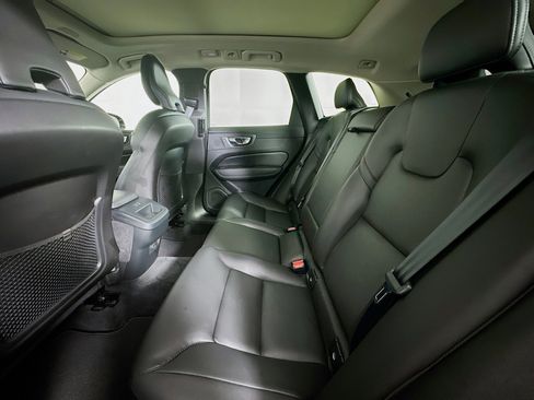 Used 2025 Volvo XC60 B5 Core image 28