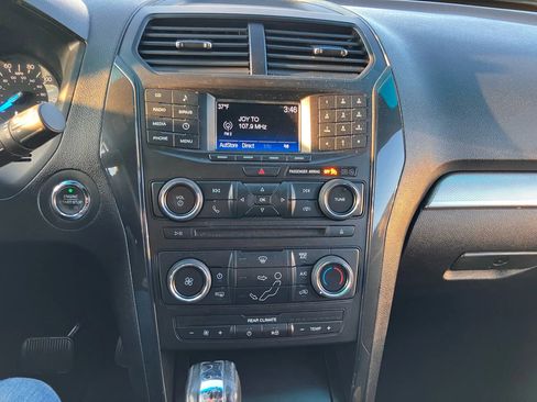 Used 2017 Ford Explorer XLT image 16