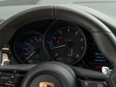 Certified 2025 Porsche Macan image 30