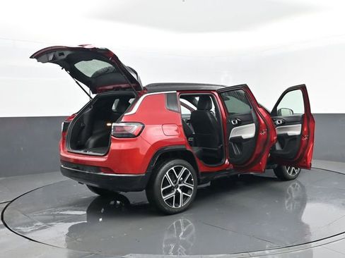 Used 2025 Jeep Compass Limited w/ Elite Group image 32