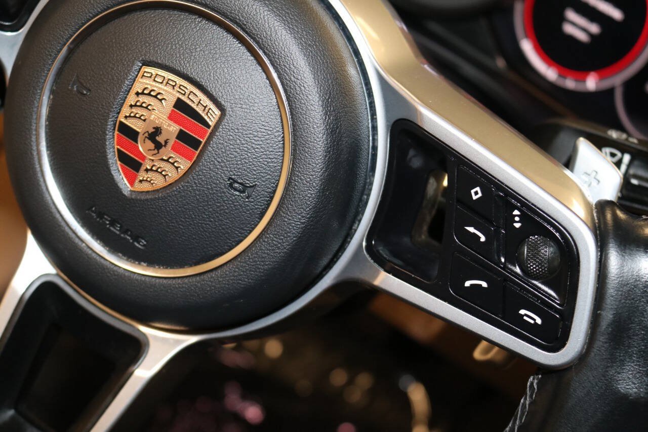 Used 2020 Porsche Cayenne Turbo AWD/4WD image 35