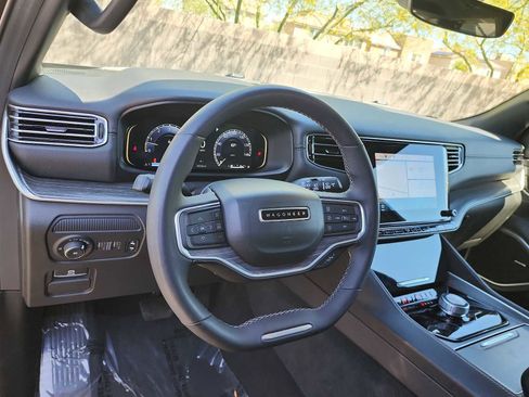 Used 2024 Jeep Wagoneer L Series II image 2