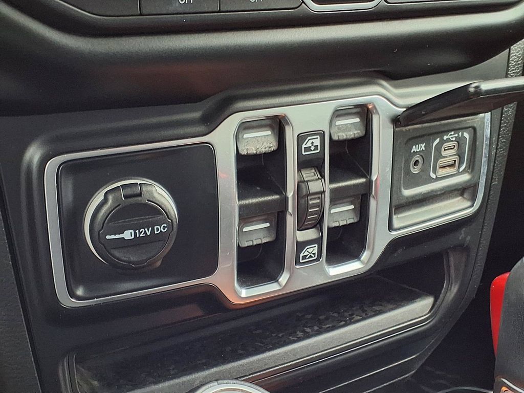 Used 2021 Jeep Wrangler Unlimited Sahara AWD/4WD image 11