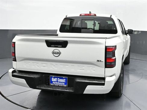 Used 2025 Nissan Frontier SL image 22