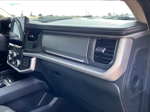 Used 2024 Ford Expedition XLT AWD/4WD image 18
