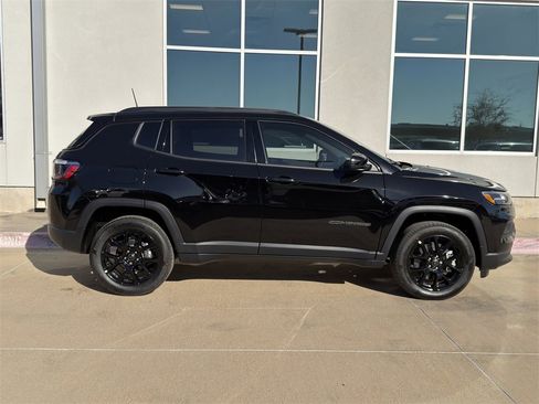 New 2026 Jeep Compass Latitude image 4
