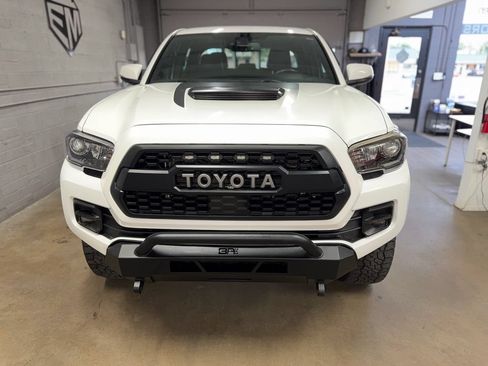 Used 2019 Toyota Tacoma TRD Pro AWD/4WD image 3