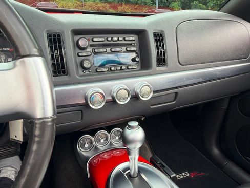 Used 2004 Chevrolet SSR w/ Preferred Equipment Group RWD image 45