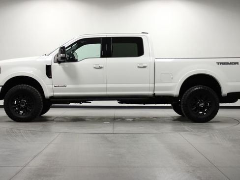 Used 2022 Ford F250 Lariat w/ Tremor Off-Road Package image 7