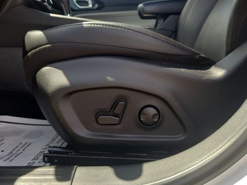 Used 2025 Jeep Compass Limited AWD/4WD image 23