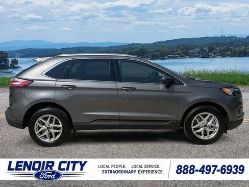 Certified 2024 Ford Edge SEL w/ Convenience Package AWD/4WD image 2