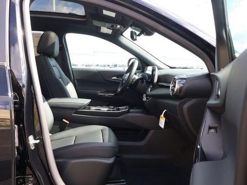 New 2026 Chevrolet Equinox LT w/ Convenience Package II FWD image 44