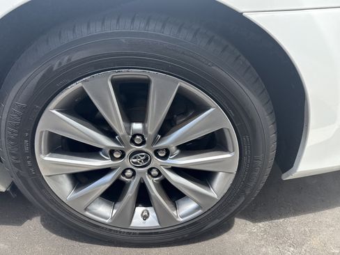 Used 2015 Toyota Camry XLE w/ Moonroof Package FWD image 11