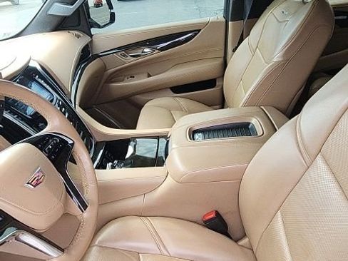 Used 2020 Cadillac Escalade Platinum image 12