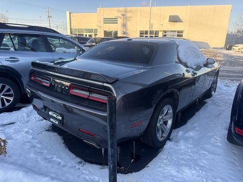 Used 2021 Dodge Challenger SXT w/ Driver Convenience Group image 5