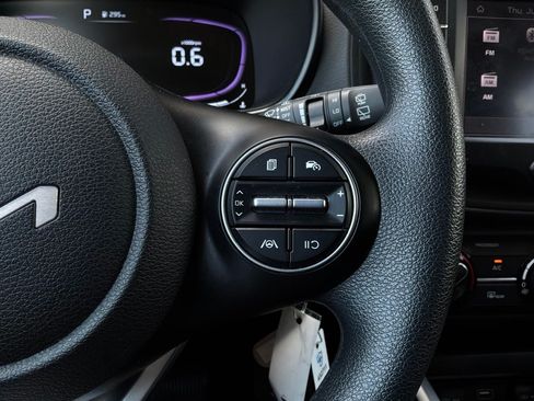 Used 2025 Kia Soul LX w/ LX Technology Package FWD image 32