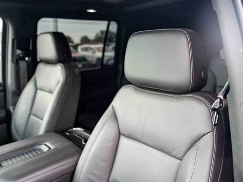 Used 2021 Chevrolet Suburban LT RWD image 9