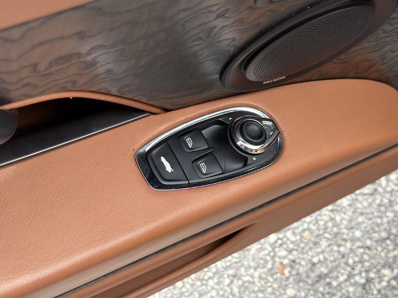 Used 2020 Aston Martin DB11 Volante RWD image 30