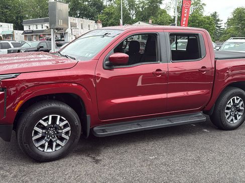 Used 2022 Nissan Frontier SV AWD/4WD image 3