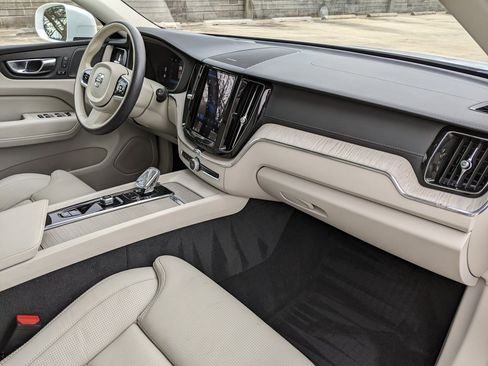 Used 2022 Volvo XC60 B5 Inscription w/ Advanced Package image 21