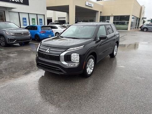 New 2026 Mitsubishi Outlander ES image 3