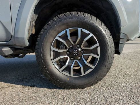 Used 2021 Toyota Tacoma TRD Sport image 11