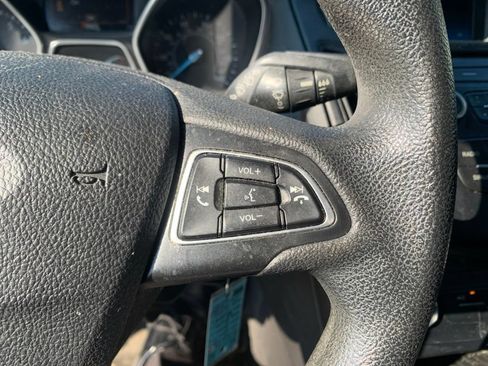 Used 2017 Ford Focus SE FWD image 36