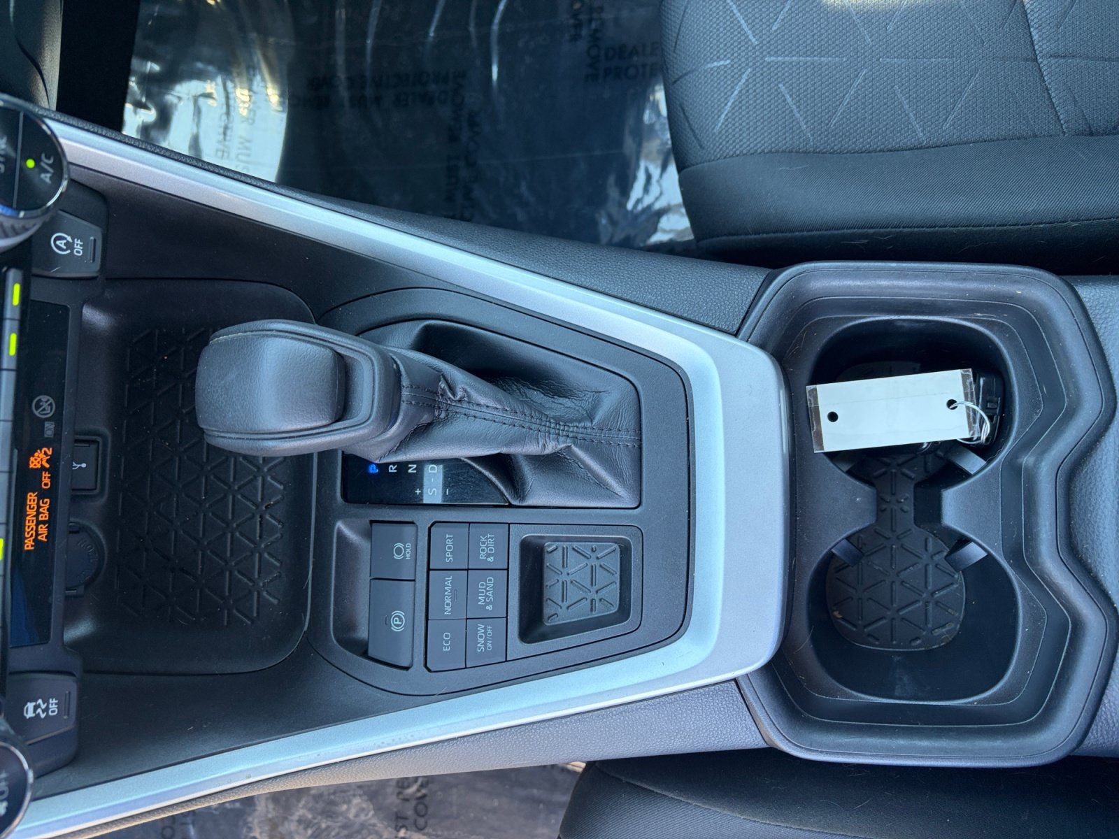 Used 2021 Toyota RAV4 XLE AWD/4WD image 23