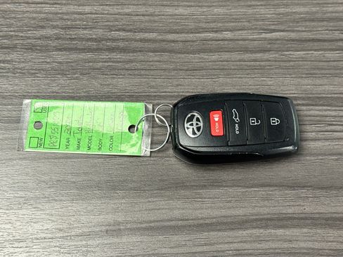 Used 2024 Toyota Highlander LE image 46