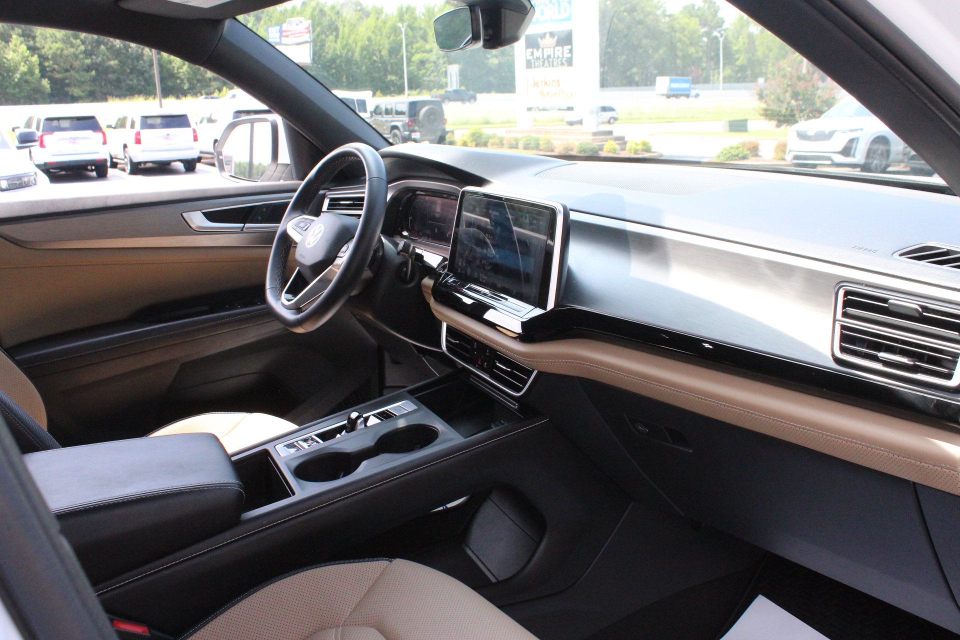Used 2024 Volkswagen Atlas Cross Sport SE FWD image 30