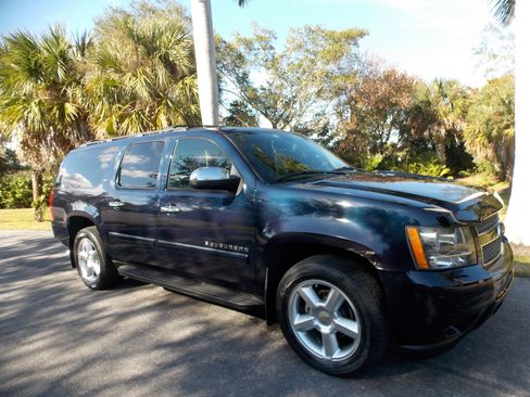 Used 2008 Chevrolet Suburban LTZ w/ LTZ Preferred Equipment Group image 1