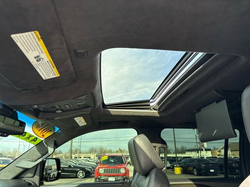 Used 2016 Cadillac Escalade ESV Platinum image 32