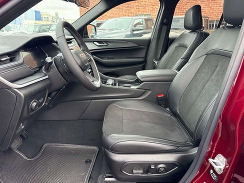 New 2025 Jeep Grand Cherokee Altitude RWD image 18