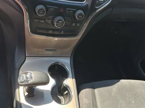 Used 2015 Jeep Grand Cherokee Laredo w/ Quick Order Package 23E AWD/4WD image 11