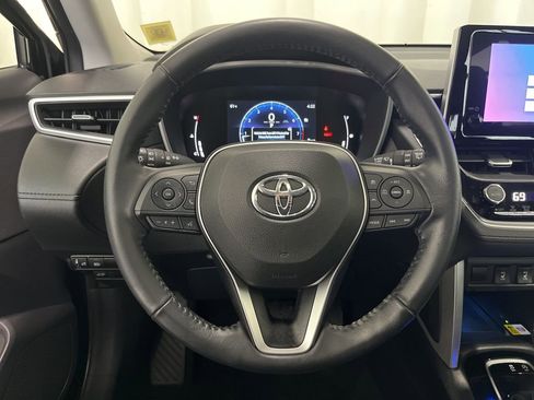 Used 2023 Toyota Corolla Cross XLE w/ Convenience Package AWD/4WD image 6