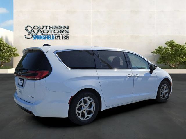 Used 2024 Chrysler Pacifica Limited FWD image 5